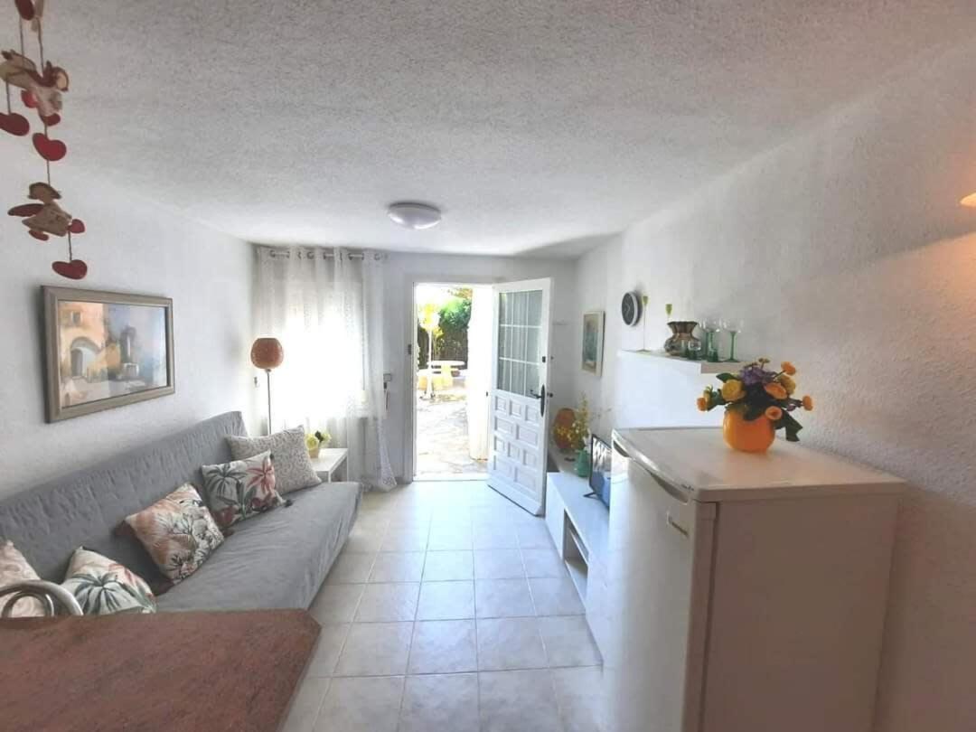 Quaint Ground Floor Apartment With Pool Lb1 Torrevieja Luaran gambar