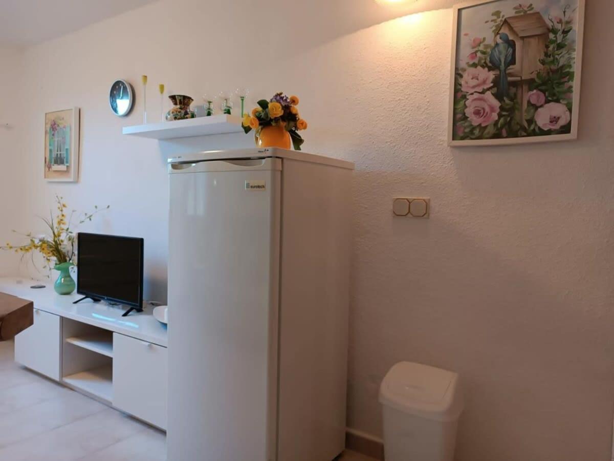 Quaint Ground Floor Apartment With Pool Lb1 Torrevieja Luaran gambar