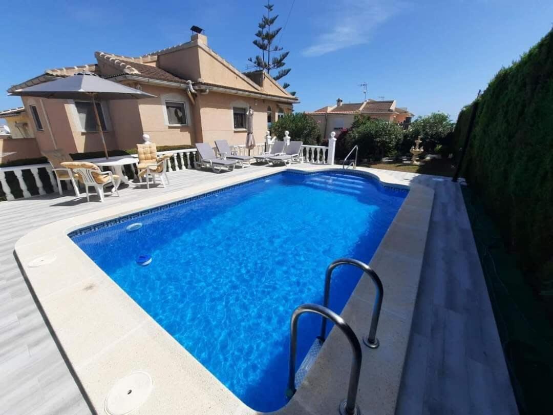 Quaint Ground Floor Apartment With Pool Lb1 Torrevieja Luaran gambar