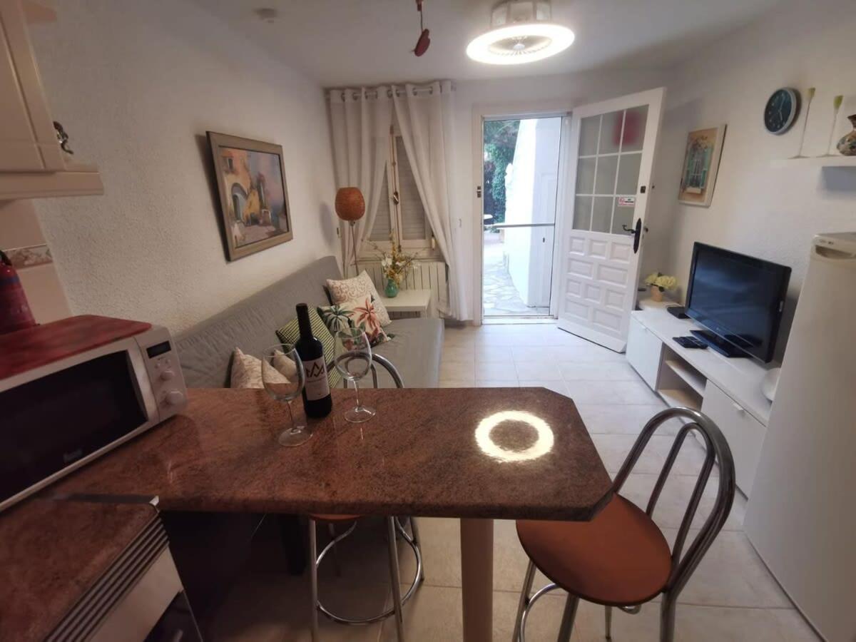 Quaint Ground Floor Apartment With Pool Lb1 Torrevieja Luaran gambar
