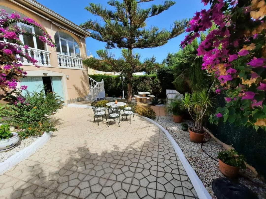 Quaint Ground Floor Apartment With Pool Lb1 Torrevieja Luaran gambar
